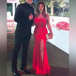 Aida size 2 strapless evening gown.  Stretch. Lining 100% poly